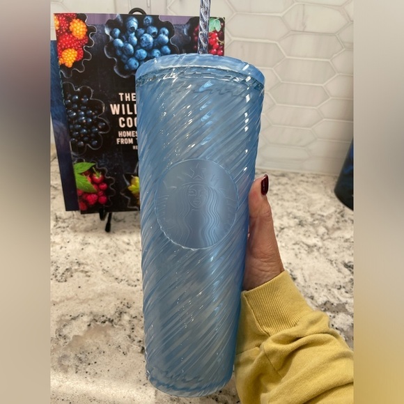 Starbucks Summer 2024 Iridescent Swirl Spiral Pearl Blue Venti Tumbler. NWT! - Picture 1 of 7